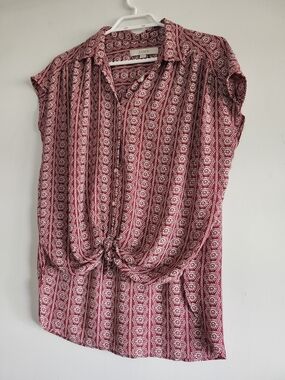 LOFT Red Patterned Tie Front Blouse Medium | Flattering Short Sleeve Top